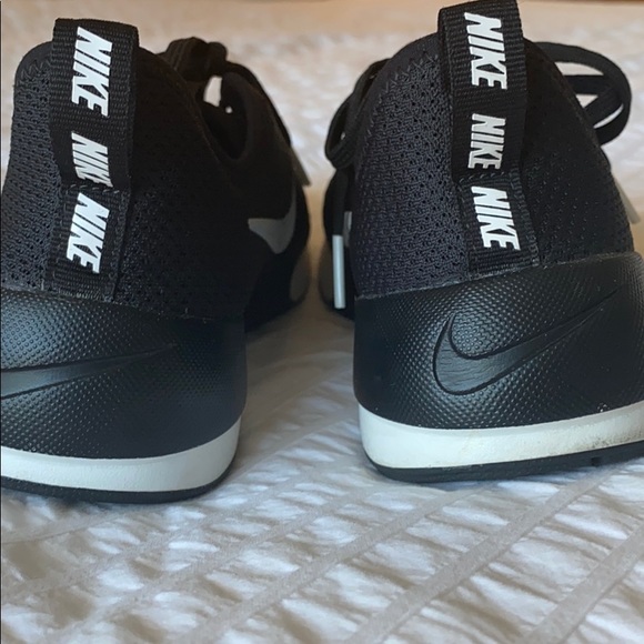 Black and White Nike tennis shoes 6.5 - Picture 3 of 7